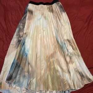 Flowy pleated‎ midi skirt from H&M